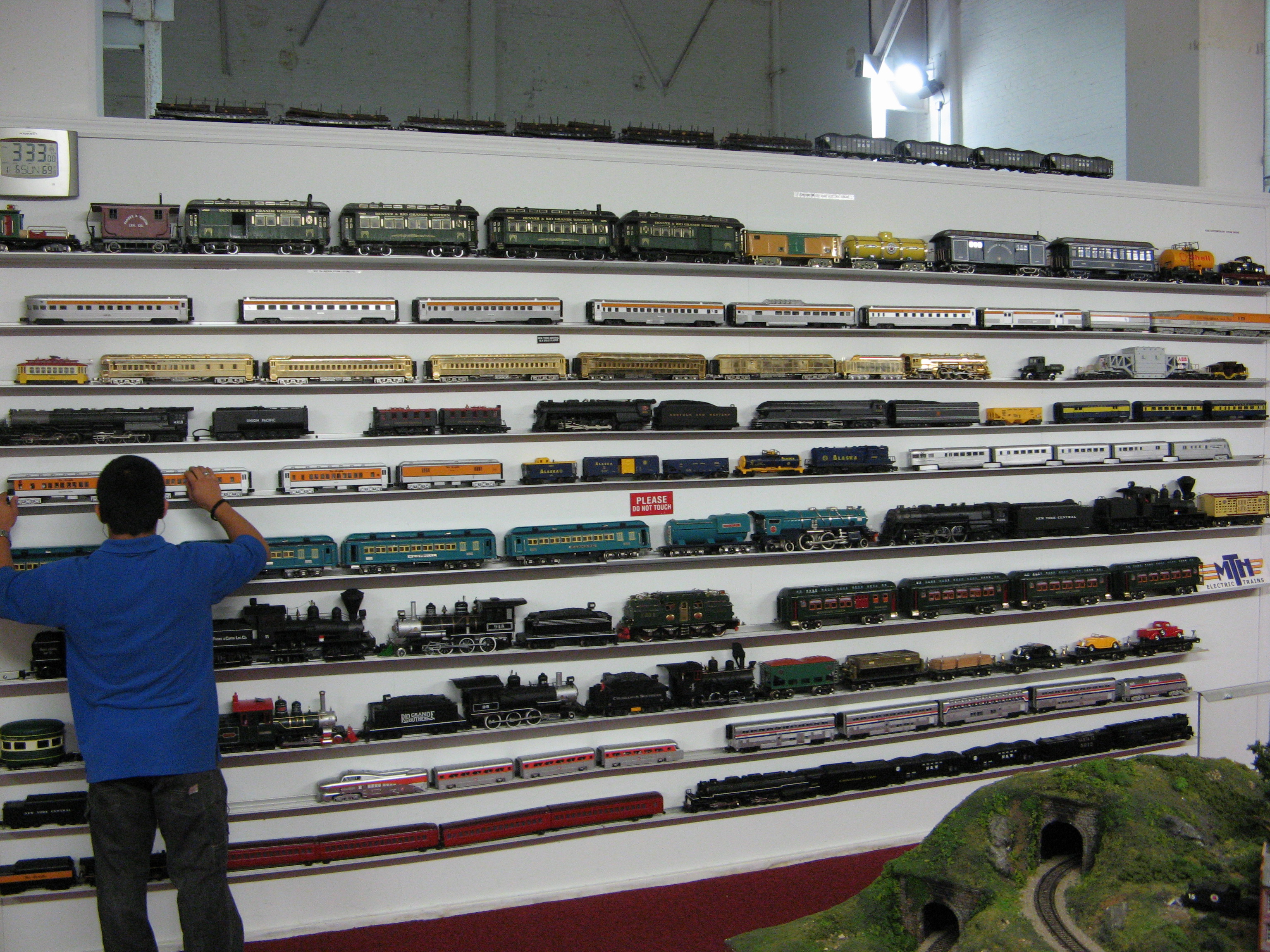 File:Gold-Coast-Railroad-Museum-3.jpg - Wikimedia Commons