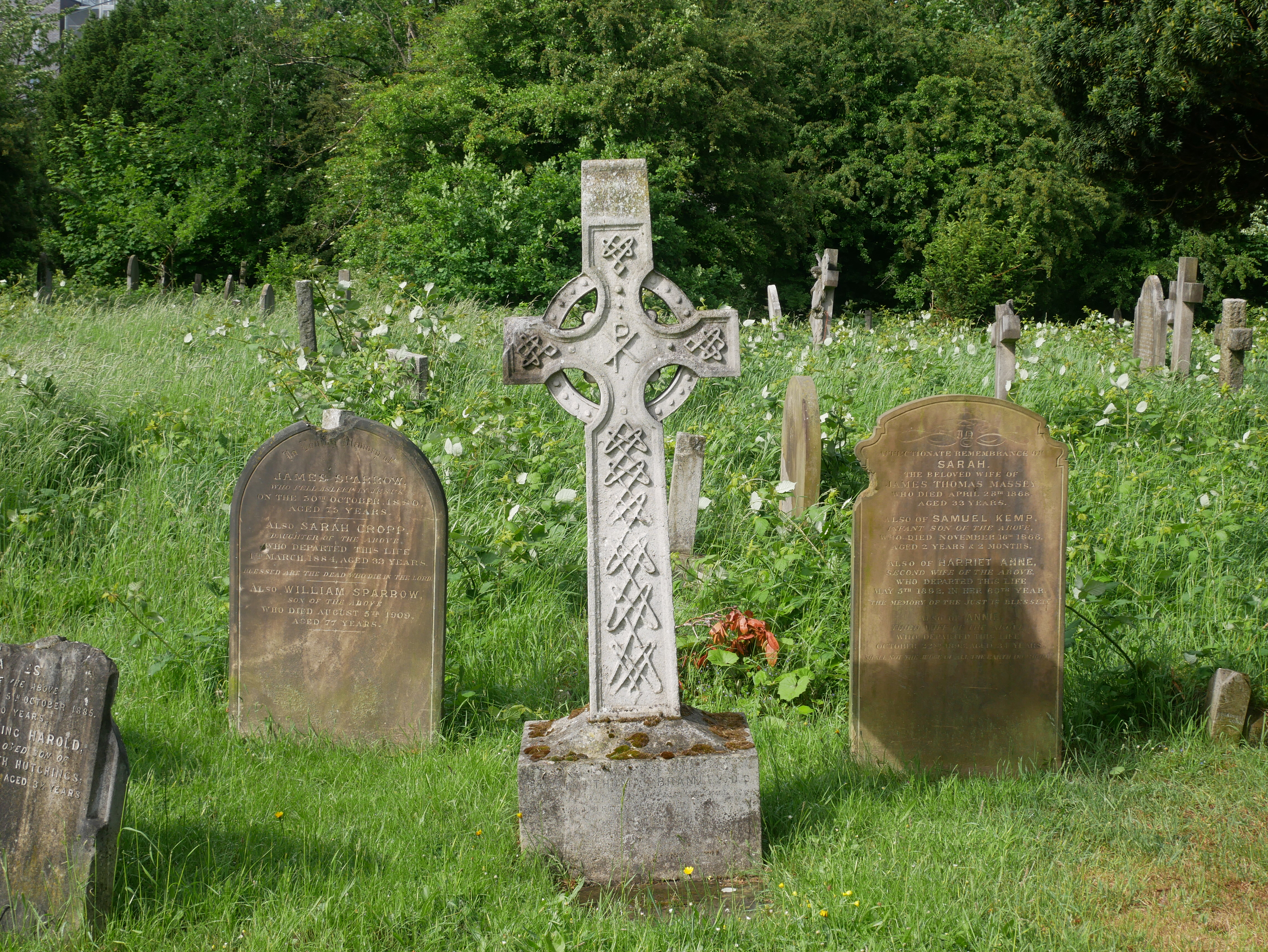 Включи cemetery. А4 на кладбище. Карачуры кладбище 4. Кладбище 4 Харьков. А4 24 часа на кладбище.