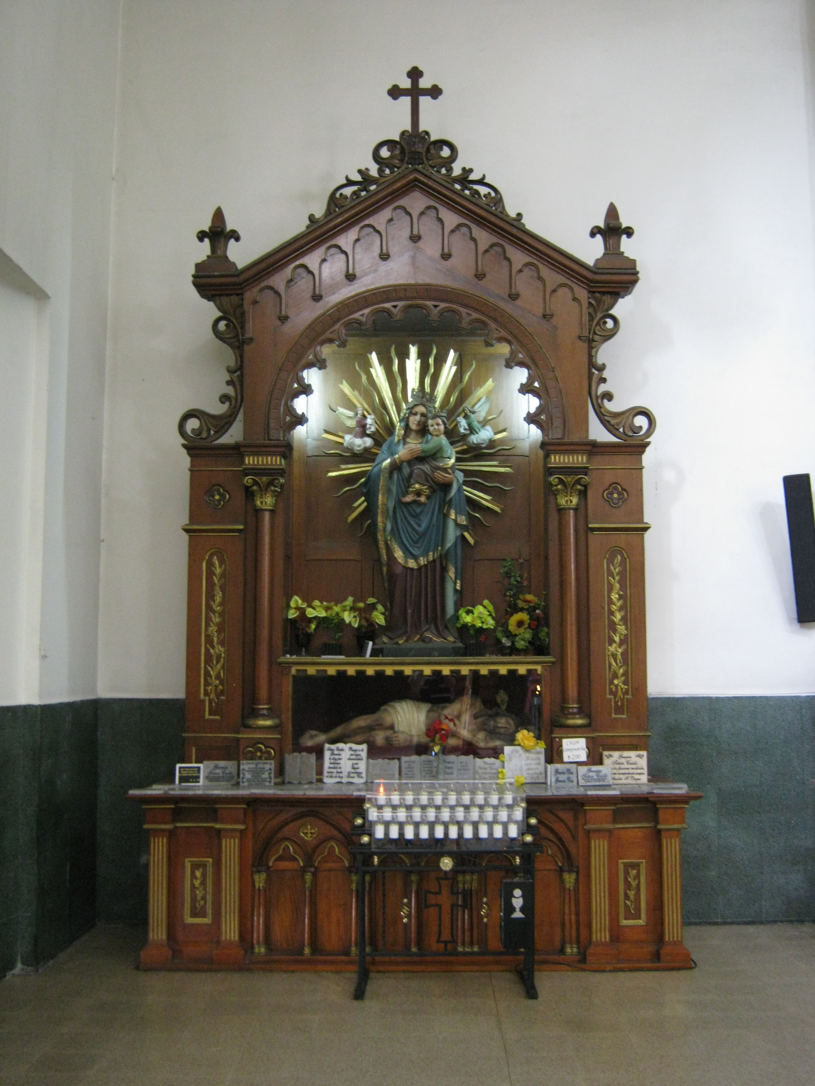 File:Iglesia de San Nicolas de Tolentino-Altar  - Wikimedia  Commons