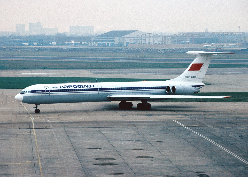 https://upload.wikimedia.org/wikipedia/commons/d/d6/Ilyushin_Il-62M%2C_Aeroflot_AN1061813.jpg