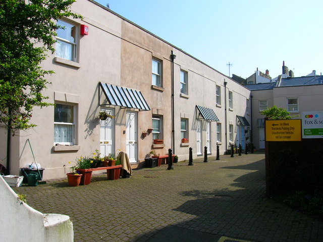 File:Ivy Mews - geograph.org.uk - 385358.jpg