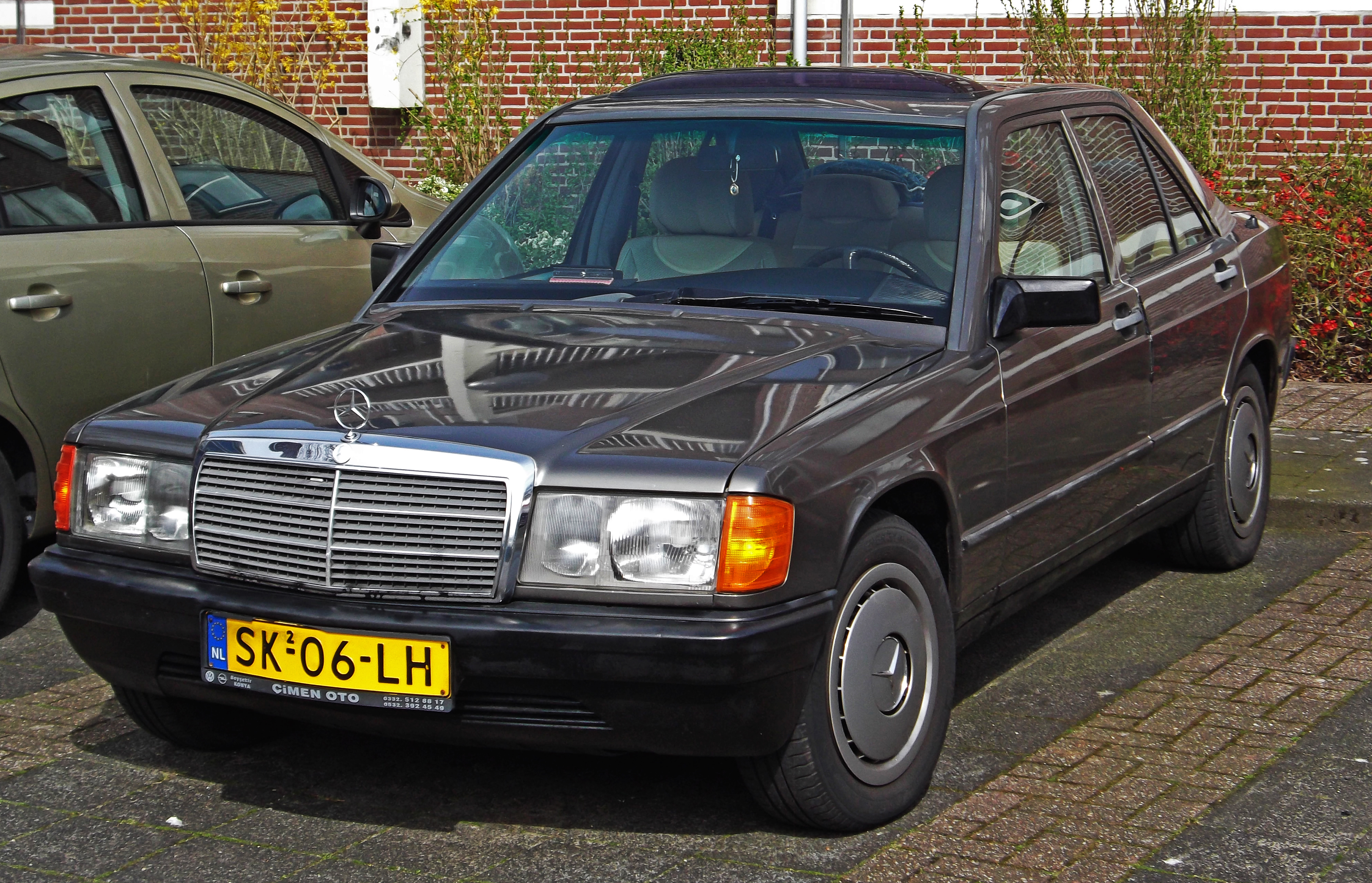 File:Mercedes-Benz 190 E 2.3 (8758516501).jpg - Wikimedia Commons