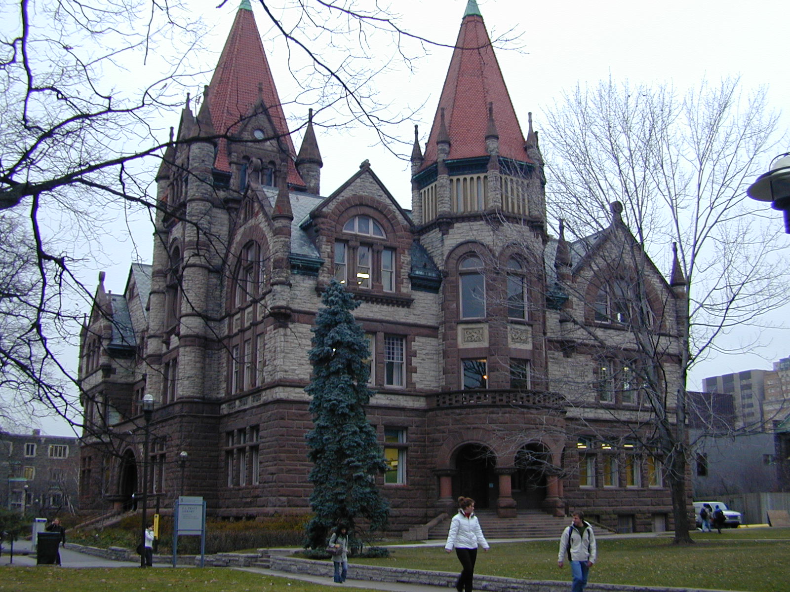 Northrop Frye Hall auf dem Gelände der Victoria Universität