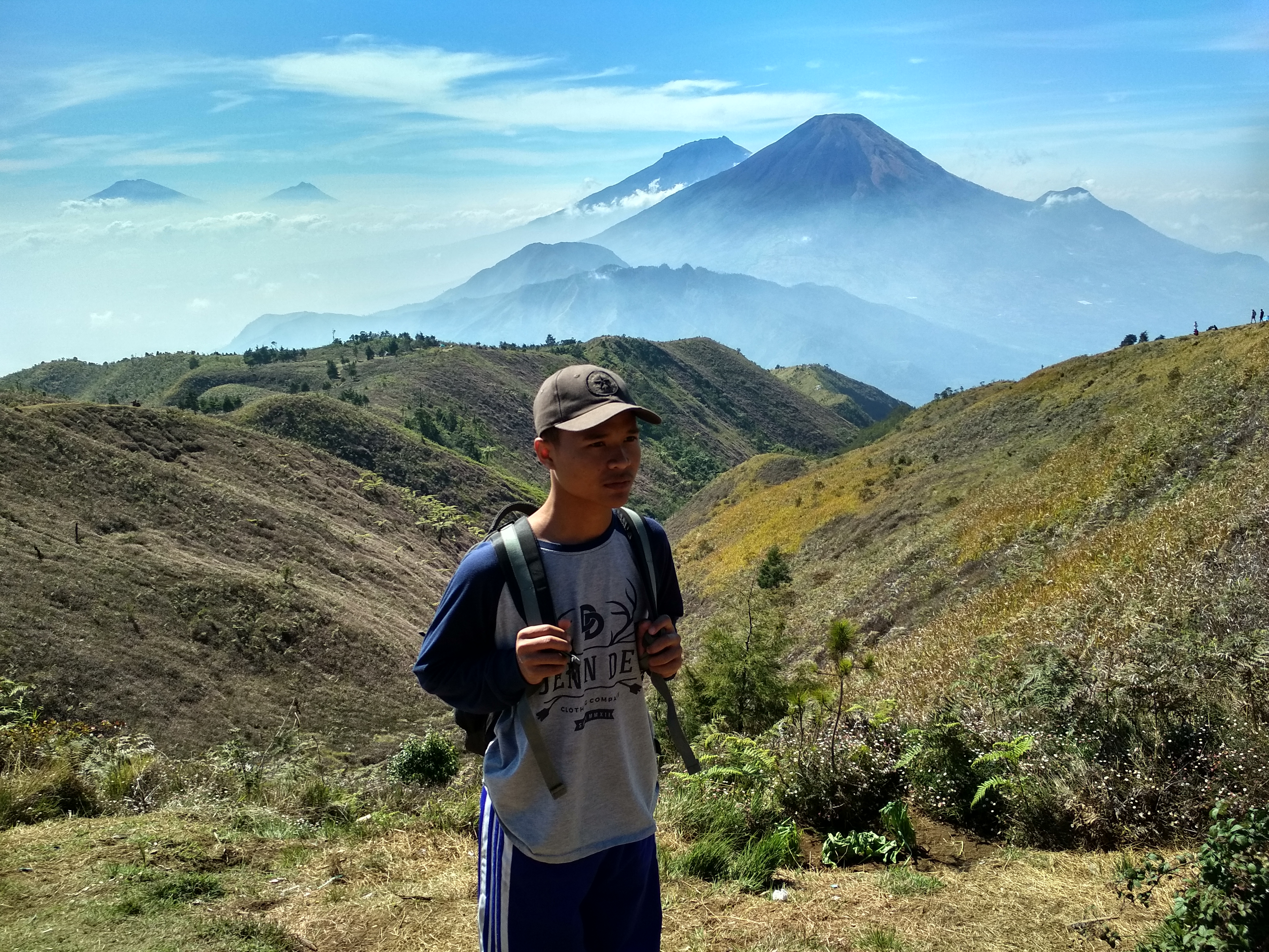 Filepemandangan Gunung Prau Saat Siang Harijpg Wikimedia Commons