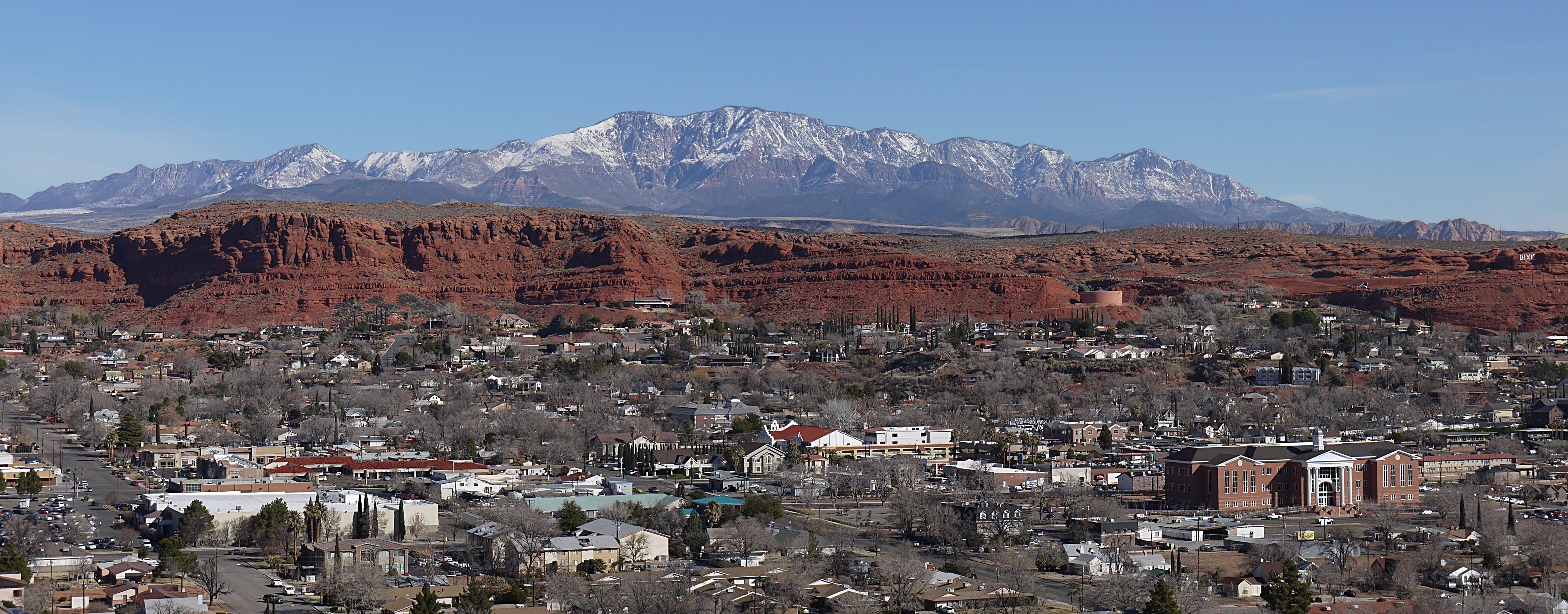 https://upload.wikimedia.org/wikipedia/commons/d/d6/Pine_Valley_Mountains.jpg