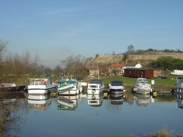 File:Red Hill Marina - geograph.org.uk - 687356.jpg