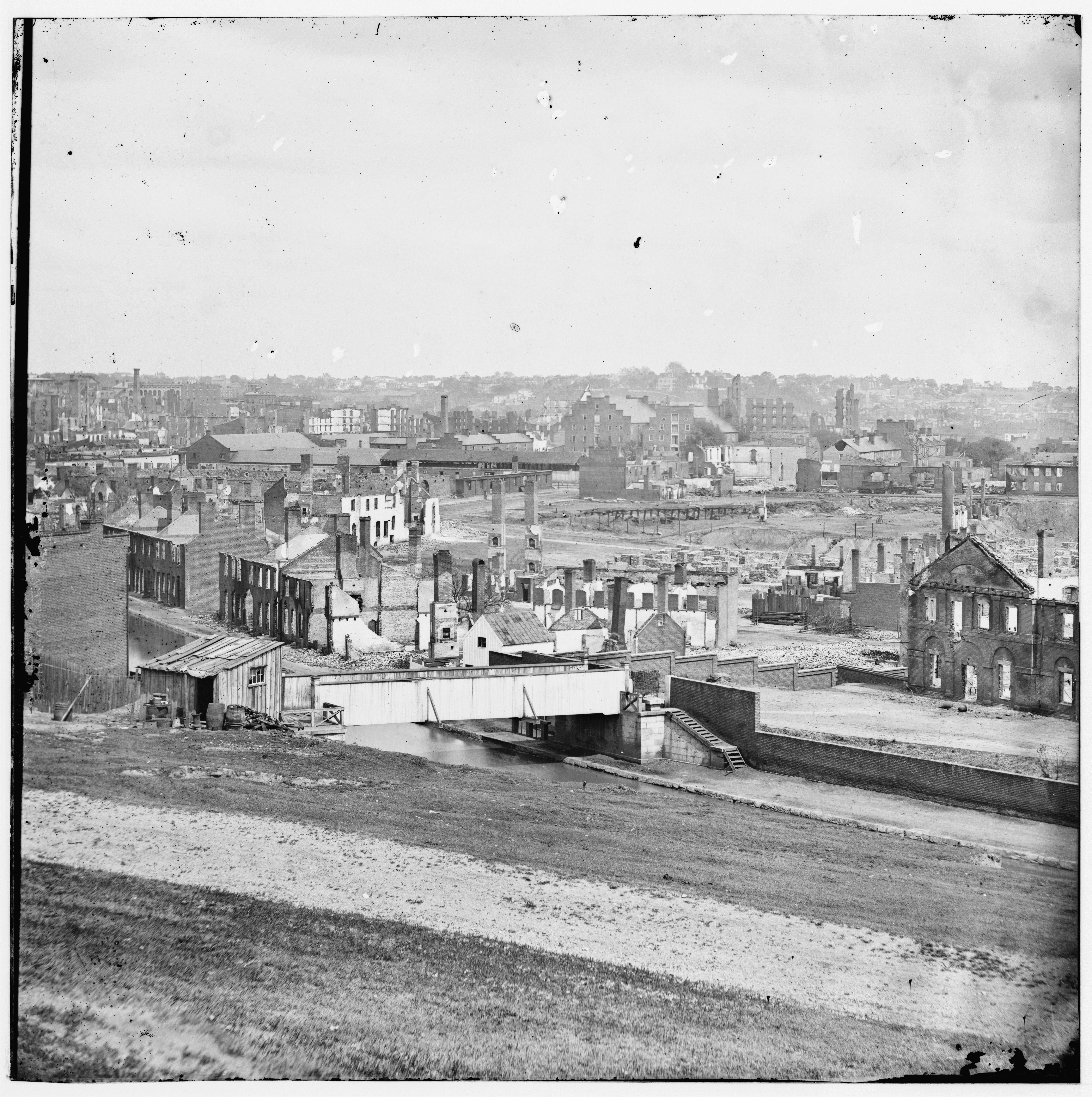 Virginia. View of the city from Gambles Hill LOC cwpb.02694.jpg English: Title: Richmond, Virginia. View of the city from Gambles Hill Physical :