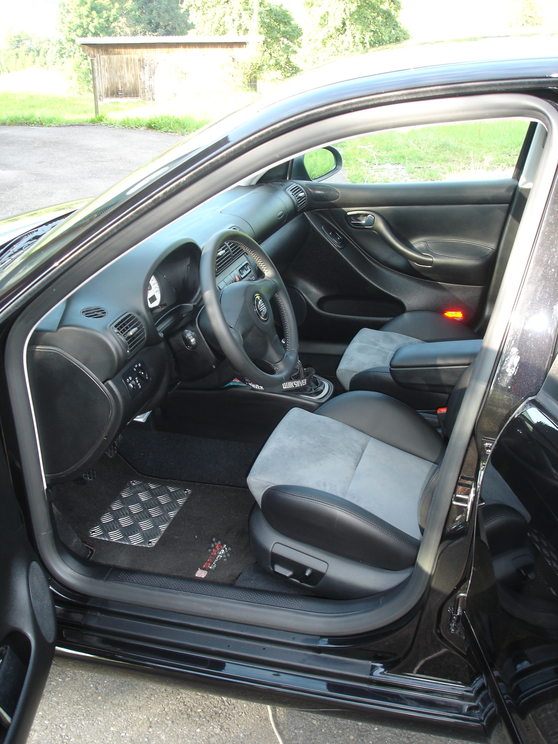 File:SEAT Leon Mk1 driver's seat.jpg - Wikipedia