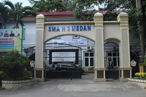 File:SMA Negeri 3 Medan.jpg