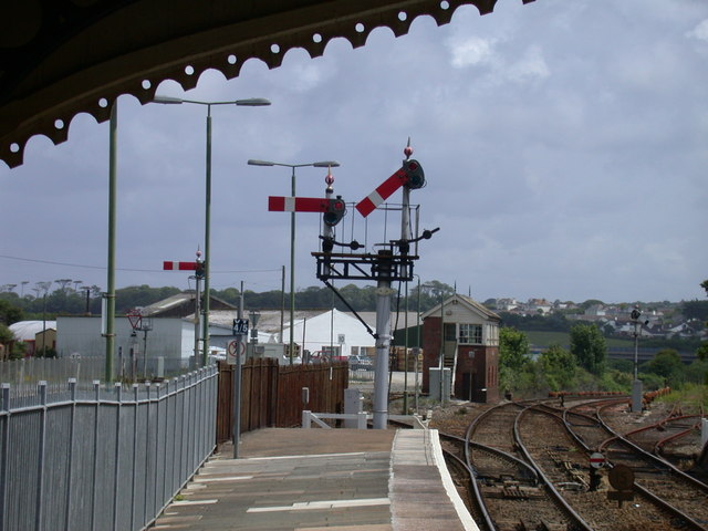 File:St Erth station looking north-east - geograph.org.uk - 670618.jpg