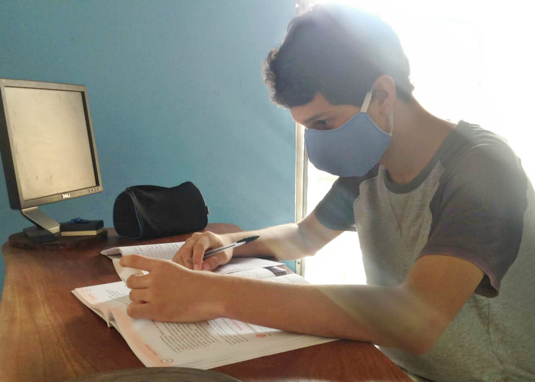 A Honduran student making use of virtual classes in coronavirus pandemic in Honduras.
