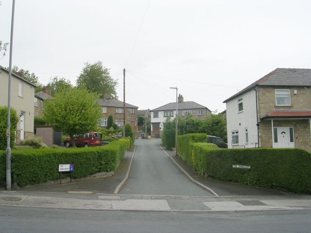File:The Crescent - Hightown Road - geograph.org.uk - 1313850.jpg