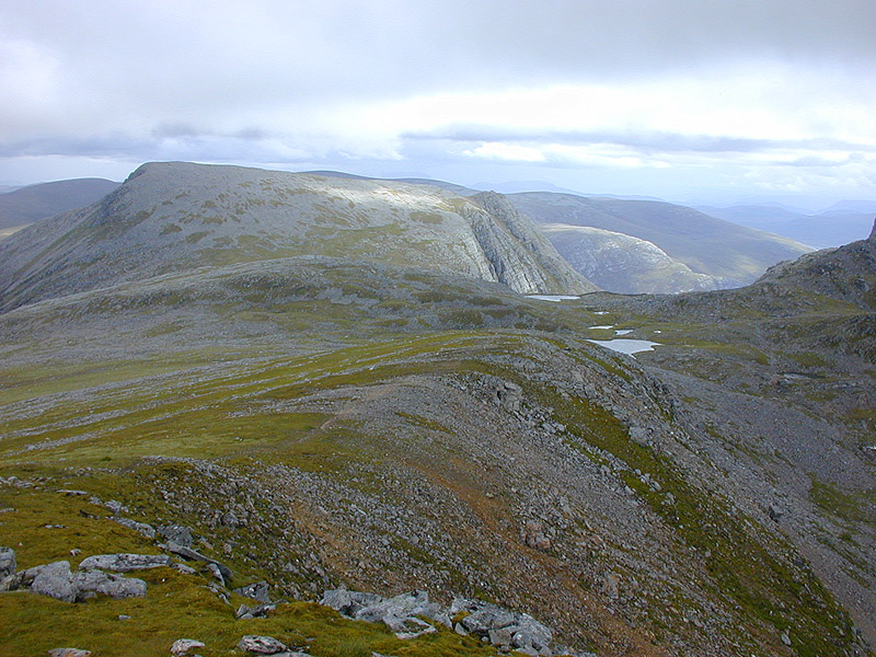 File:The south east ridge of Meall nan Ceapraichean - geograph.org.uk - 908104.jpg