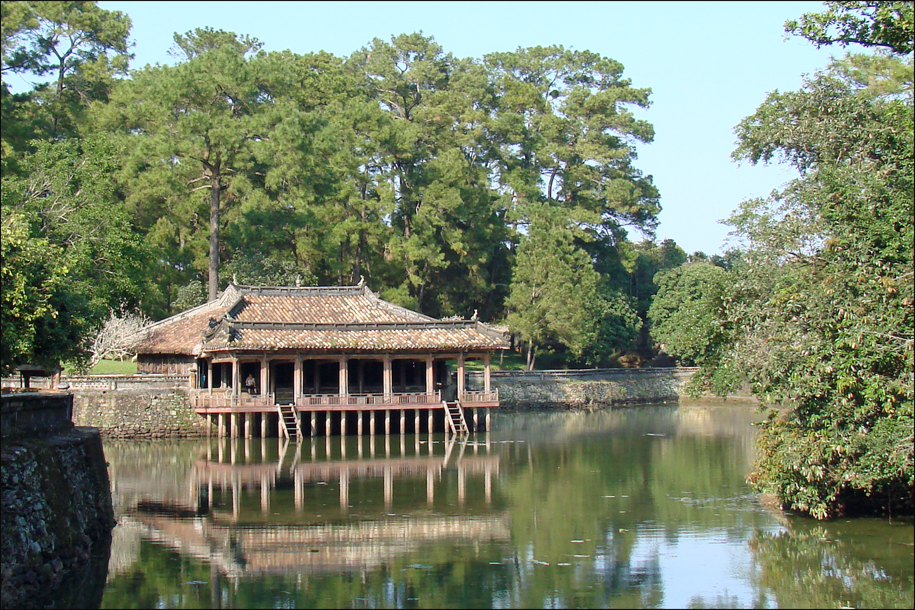File:Tomb of Emperor Tự Đức 1.jpg - Wikimedia Commons