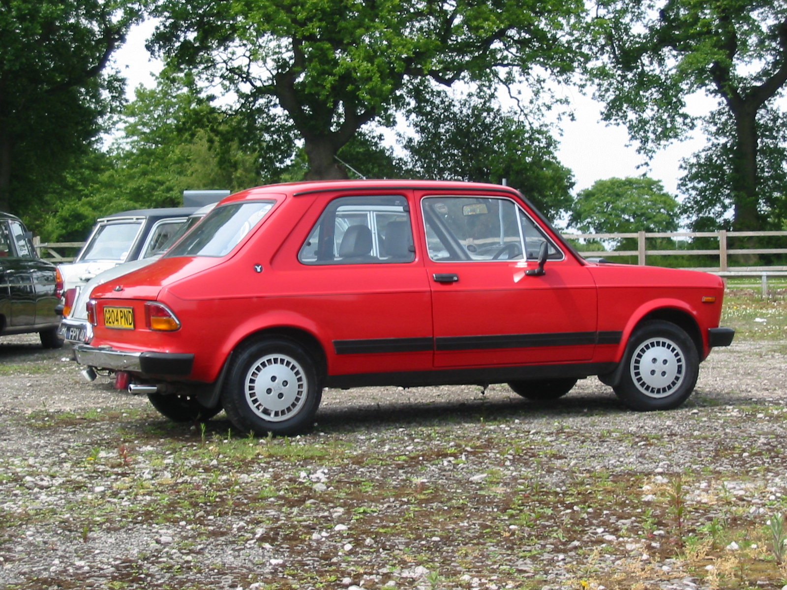 Файл:Zastava Yugo 311 (side view).jpg — Википедия