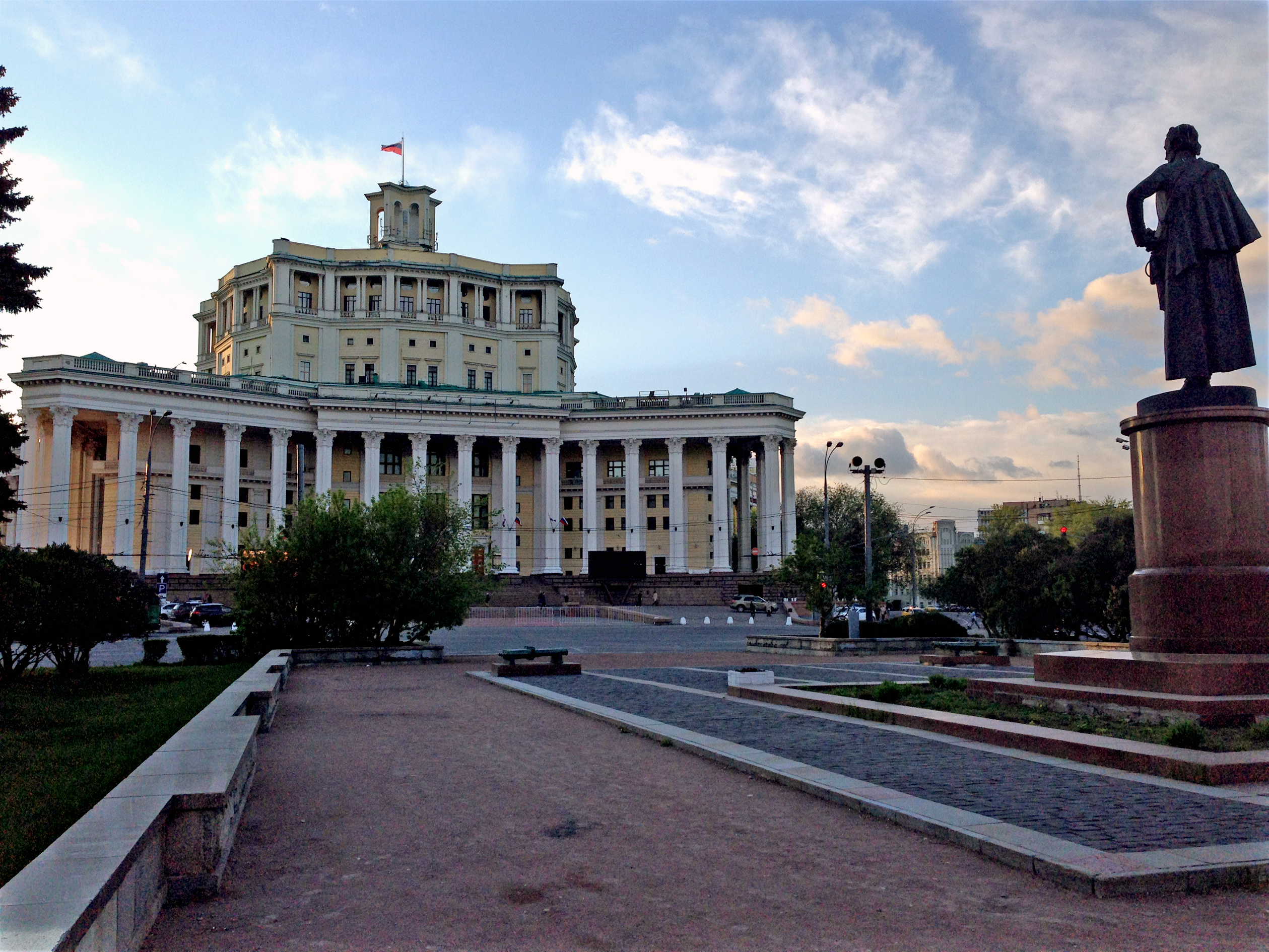 Суворовская площадь москва. Суворовская площадь. Театр комедии Суворовская площадь. Суворовская площадь 2. Суворовская площадь Кострома.