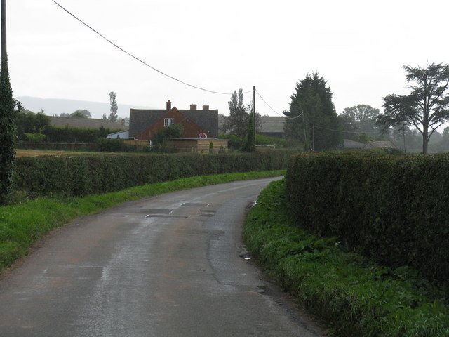 File:Approach to Lower House Farm - geograph.org.uk - 948949.jpg