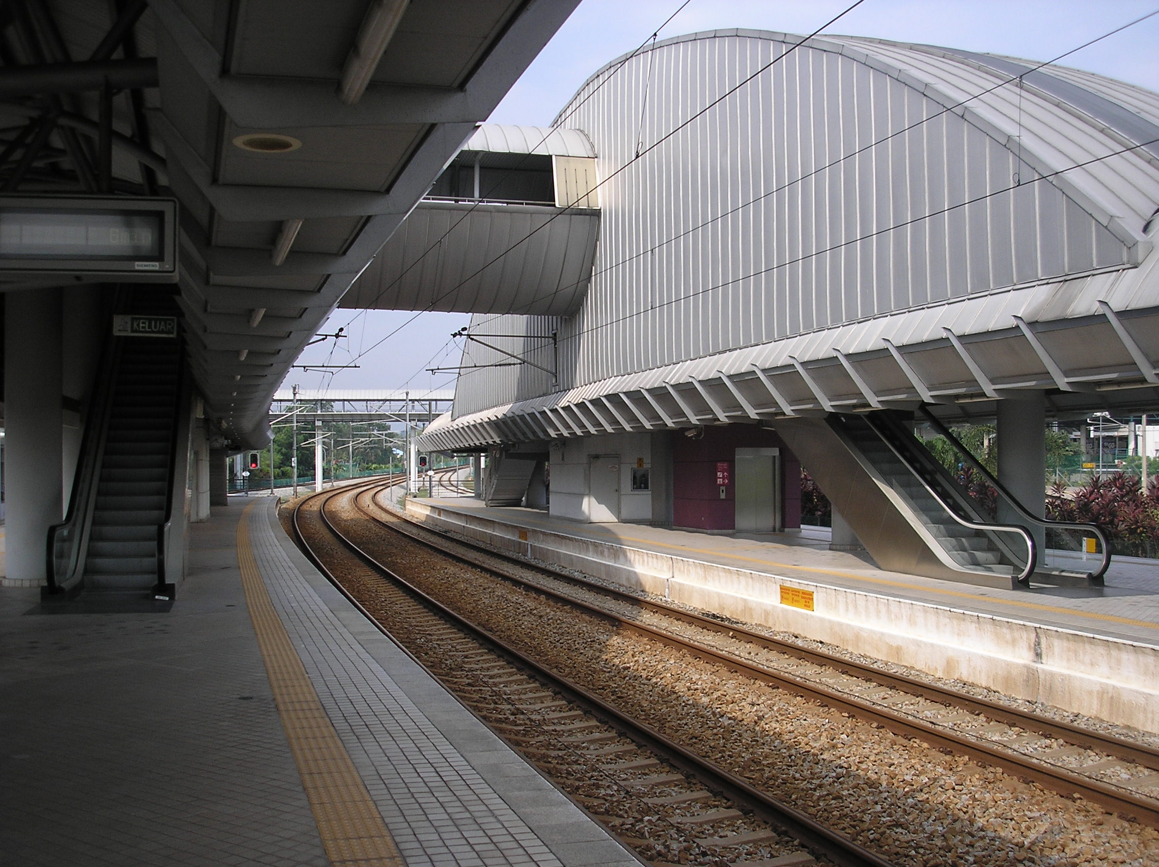 File:Bandar Tasik Selatan station (ERL), Kuala Lumpur.jpg ...