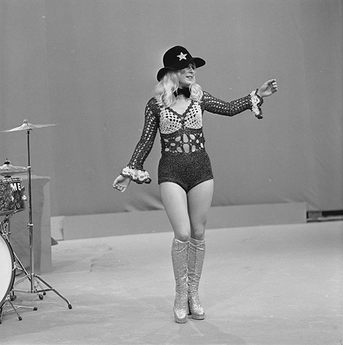 File:Bonnie St. Claire - TopPop 1974 03.png