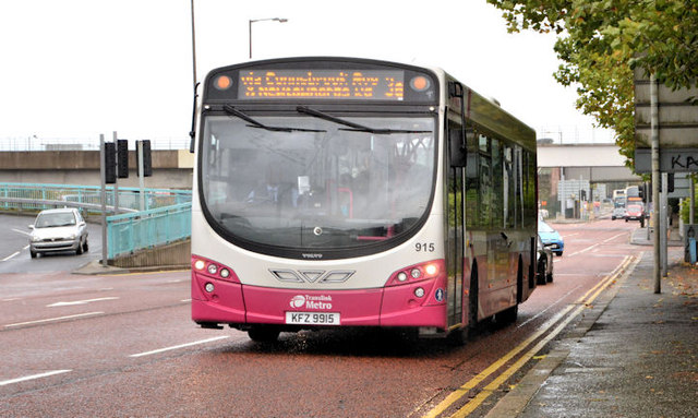 File:Bus, Bridge End, Belfast - geograph.org.uk - 3721082.jpg