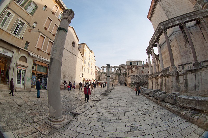 File:Diocletian's Palace street 1.jpg