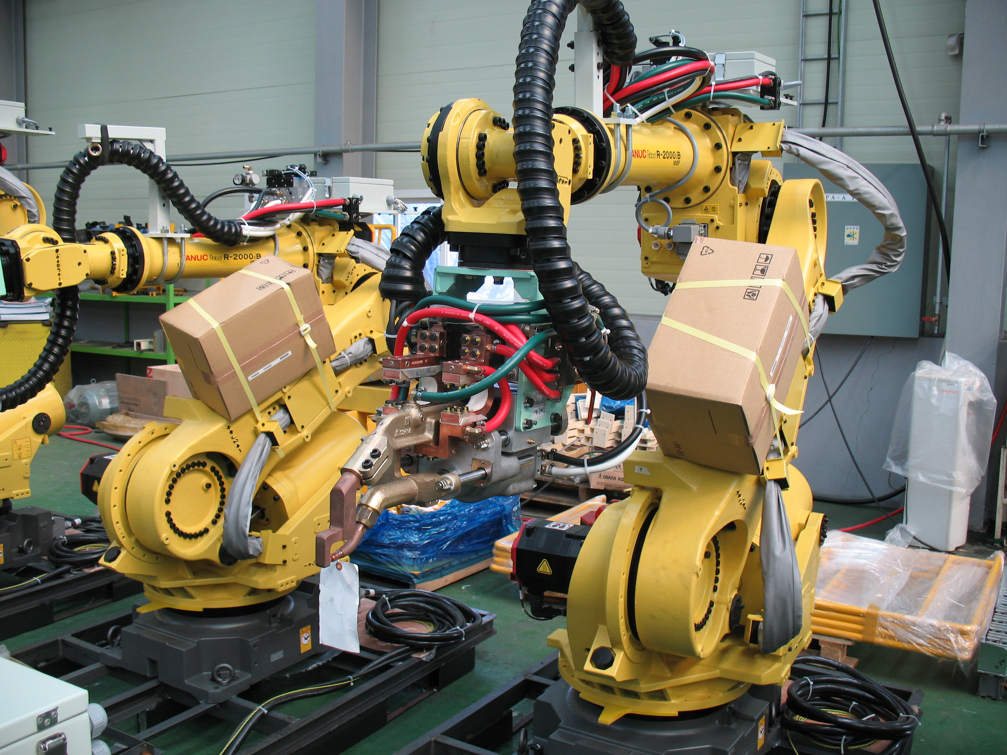 File:FANUC R-2000iB series 133.jpg - Wikimedia Commons