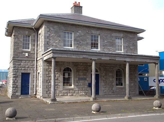 File:Former Guard House, Pembroke Dock (geograph 4753928).jpg