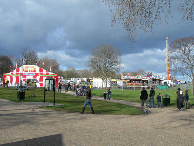 File:Funfair in Finsbury Park, Good Friday 2008 - geograph.org.uk - 735446.jpg