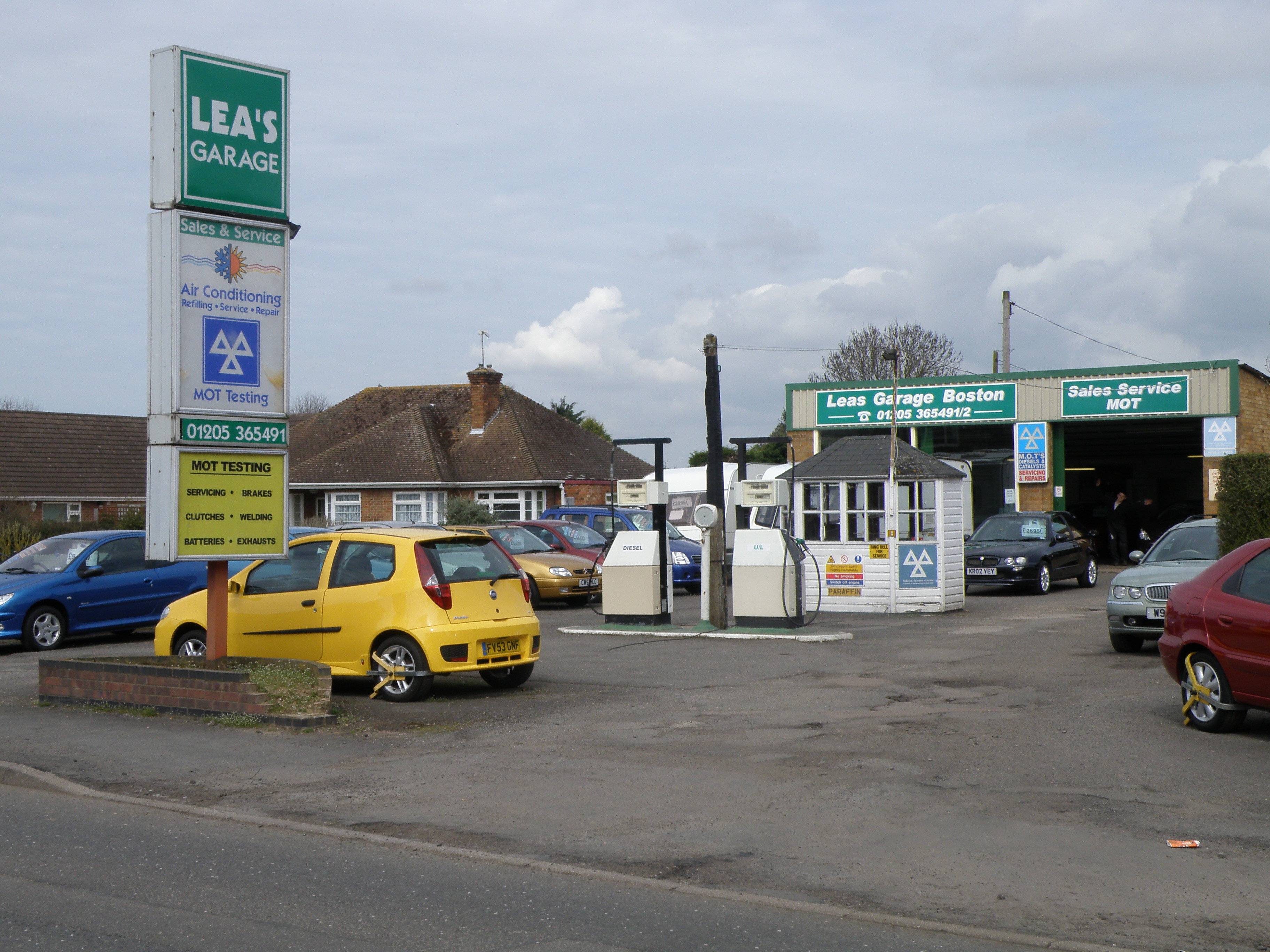 File:Garage services, Boston - geograph.org.uk - 1805095 ...