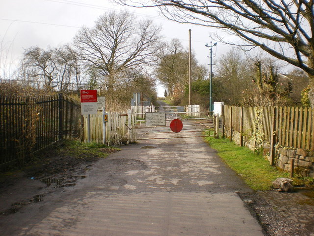 File:Level crossing on Oaks Lane - geograph.org.uk - 1222570.jpg