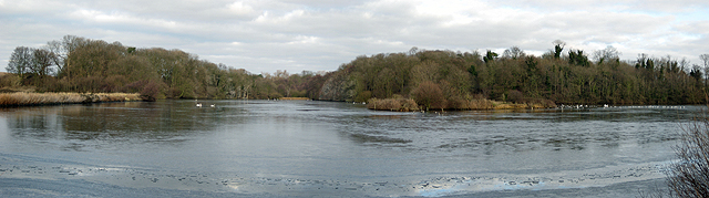 File:Loompit Lake Panorama - geograph.org.uk - 1109449.jpg