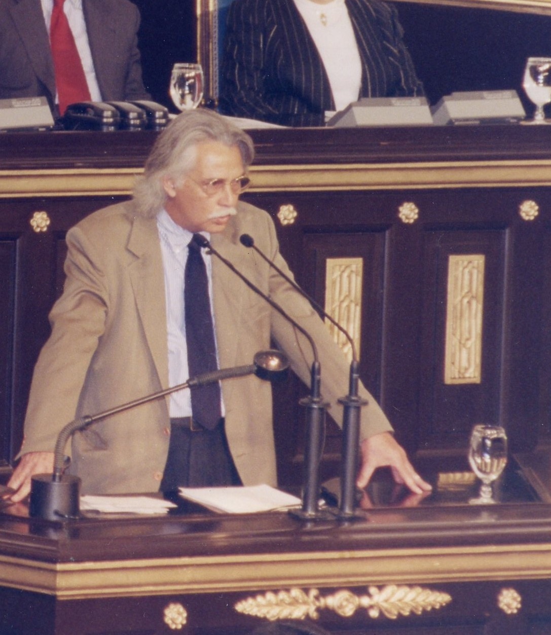 Castro Leiva como Orador de Orden en el Congreso Nacional de Venezuela el 23 de enero de 1998.