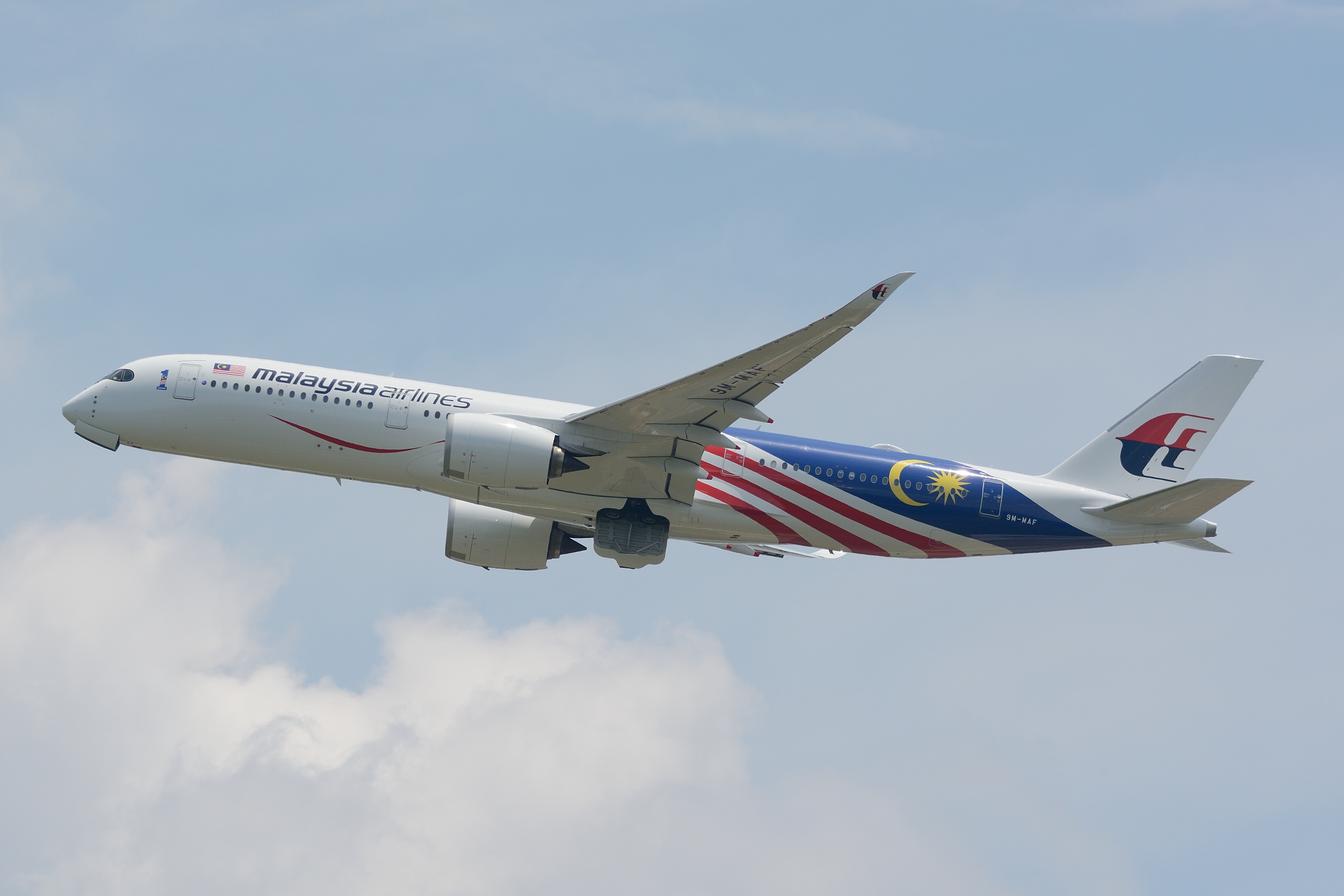 Малайзия эйрлайнс. Авиакомпания малазийские авиалинии. Airbus a350-900 Malaysia Airlines. Малайзия Аирлинес. А350 900 Малайзия АИР.