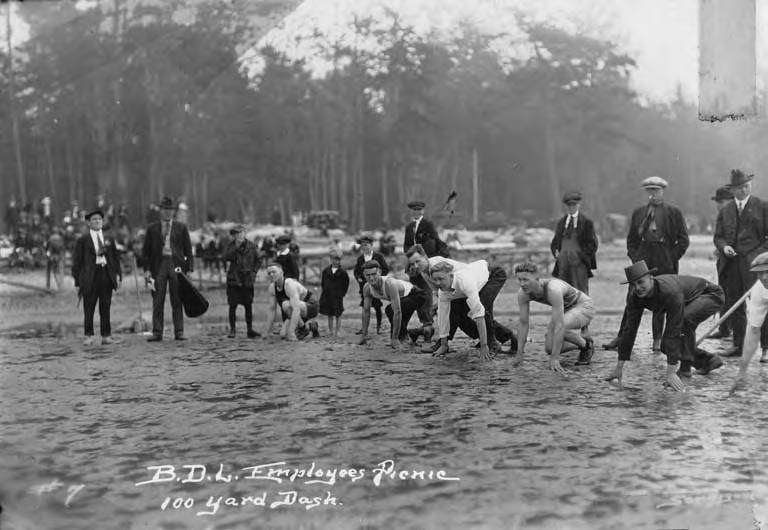 File:Men lined up to begin foot race, Bloedel-Donovan Lumber Mills employees picnic, July 22, 1922 (INDOCC 1256).jpg