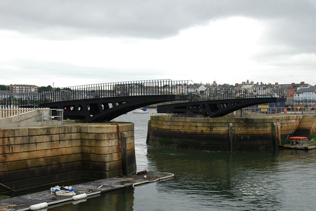 File:Old Dry Dock entrance - geograph.org.uk - 909122.jpg