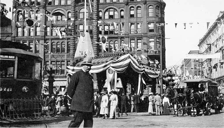 File:Pioneer Square, Seattle, during A-Y-P, 1909.jpg