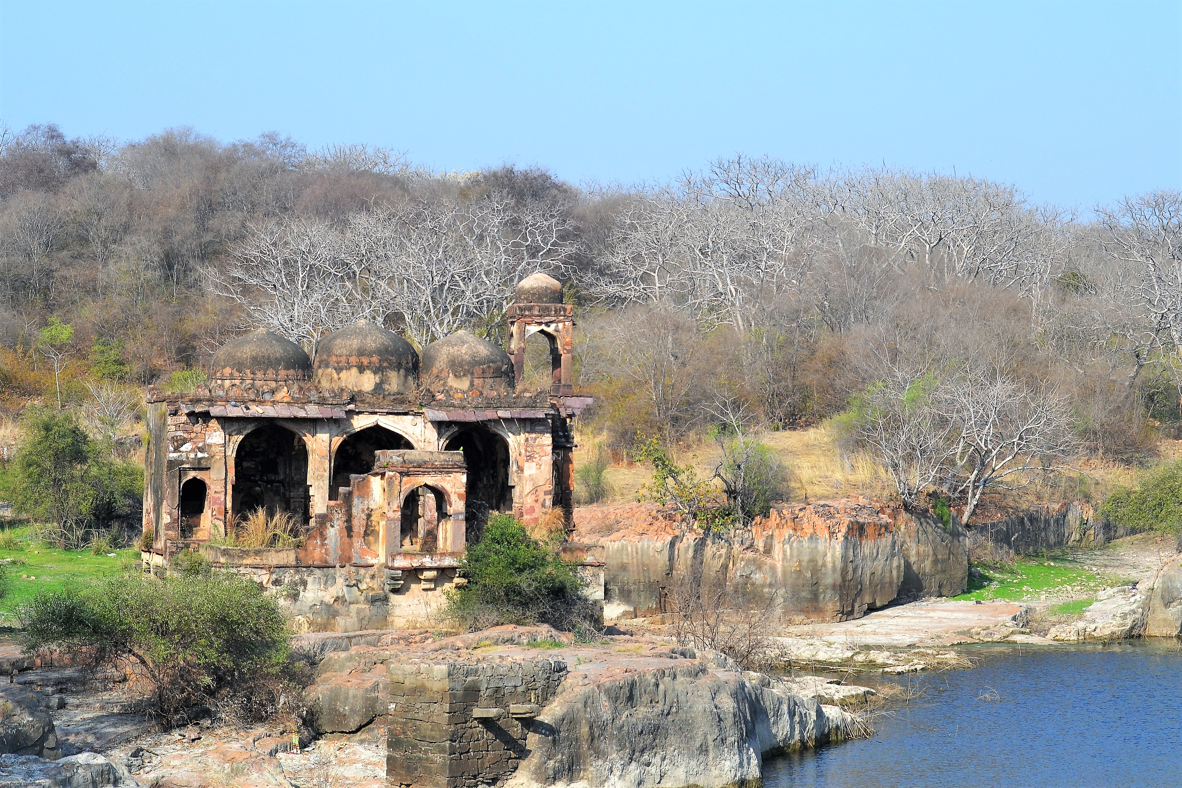 File:Ranthambore Fort Chhatri, Raj. (2) 03.jpg - Wikimedia Commons