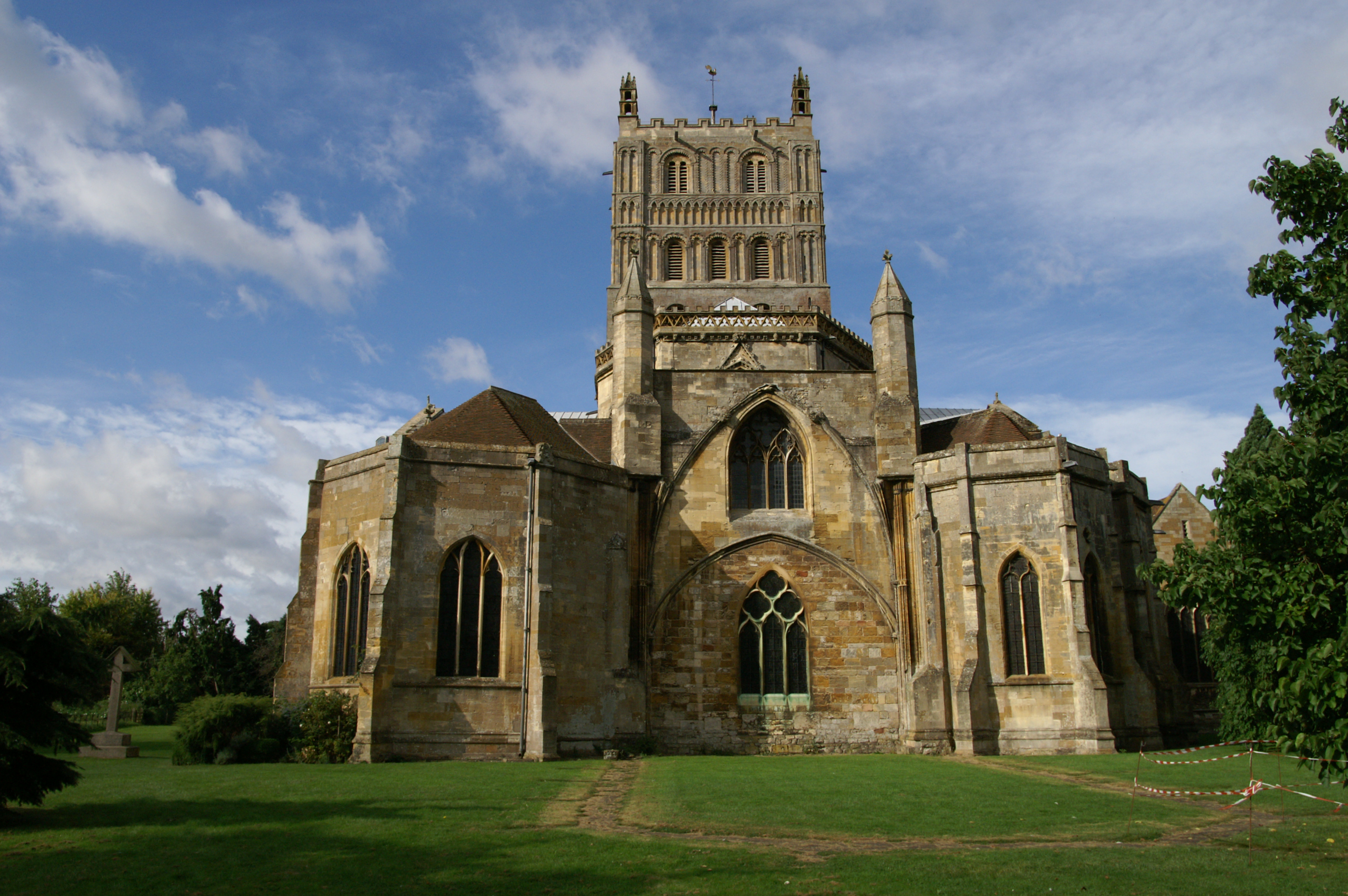 Аббатство 3. Tewkesbury Abbey. Аббатство Малмсбери романский стиль. Malmesbury Церковь Великобритания. Тьюксбери.