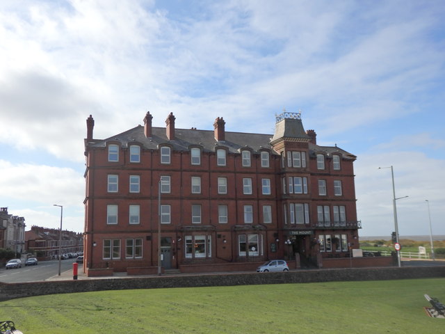 Picture of Mount Hotel courtesy of Wikimedia Commons contributors - click for full credit