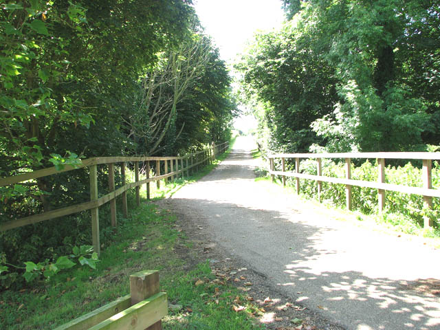 File:The Tas Valley Way - from Flordon to Hapton - geograph.org.uk - 1385434.jpg