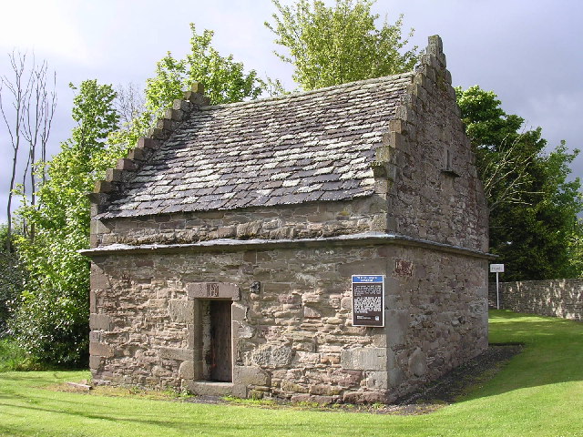 File:The Tealing Dovecote - geograph.org.uk - 12168.jpg