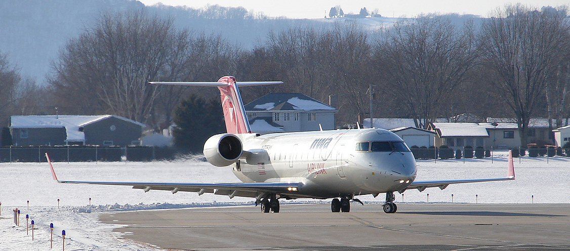 The afternoon CRJ-200 (395966750).jpg