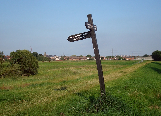 Three ways to go - geograph.org.uk - 900797