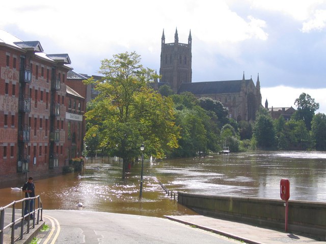 File:Worcester Cathedral showing the September 2008 flooding - geograph.org.uk - 1110592.jpg