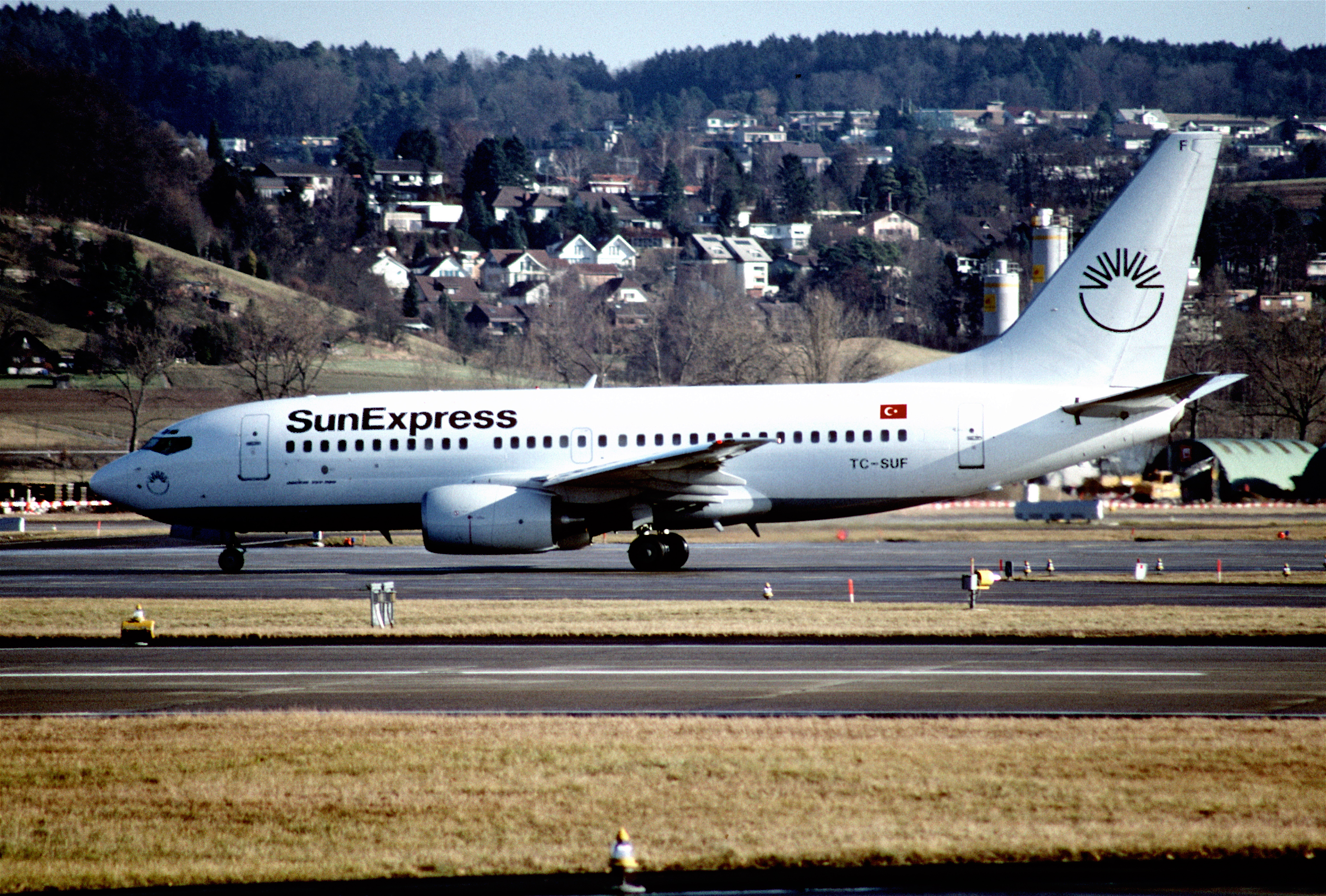 Commons:A. 161ad - SunExpress Boeing 737-73S, TC-SUF@ZRH,26.01.2002 - Flick...