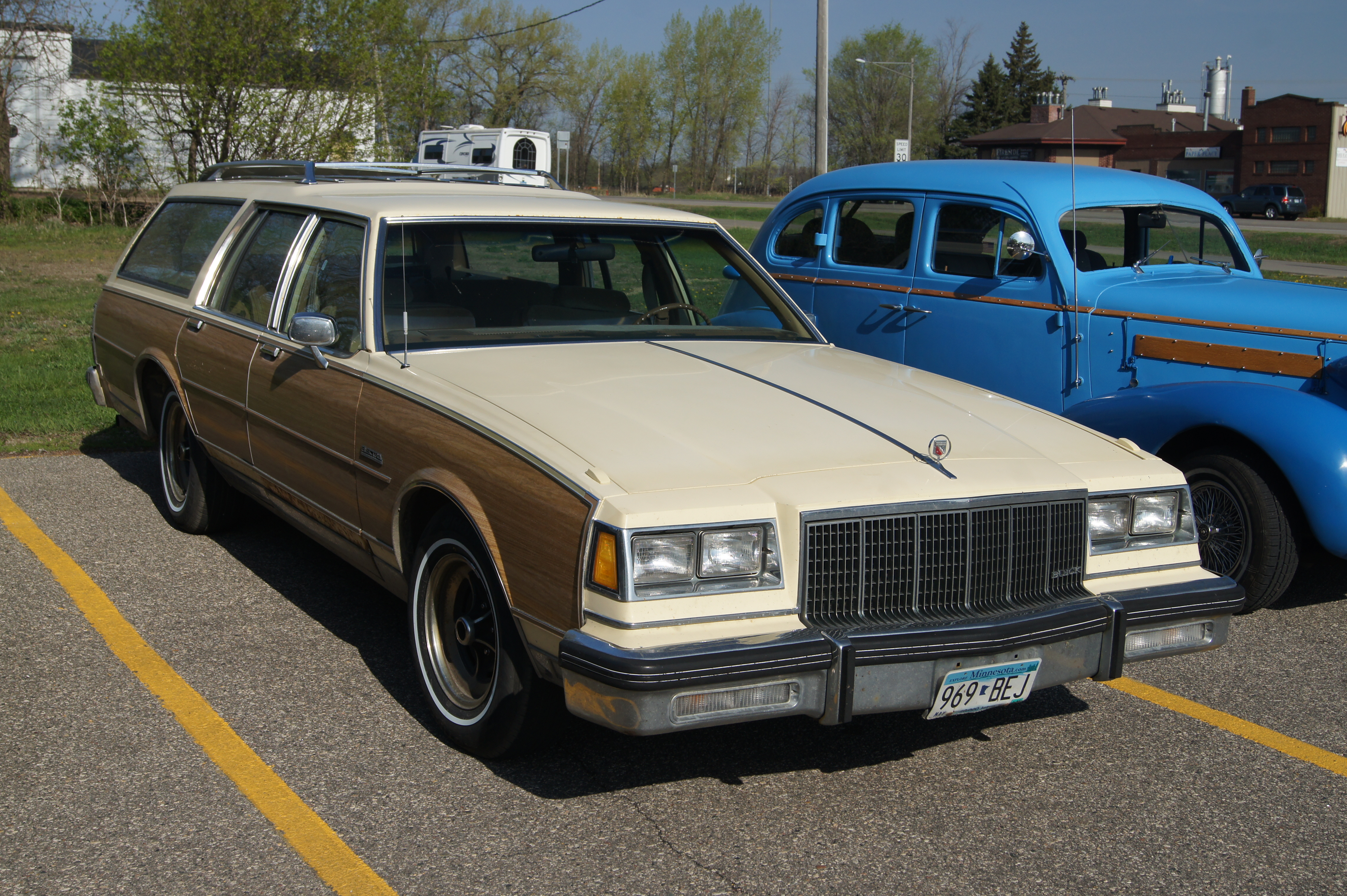 Buick Estate - Wikipedia