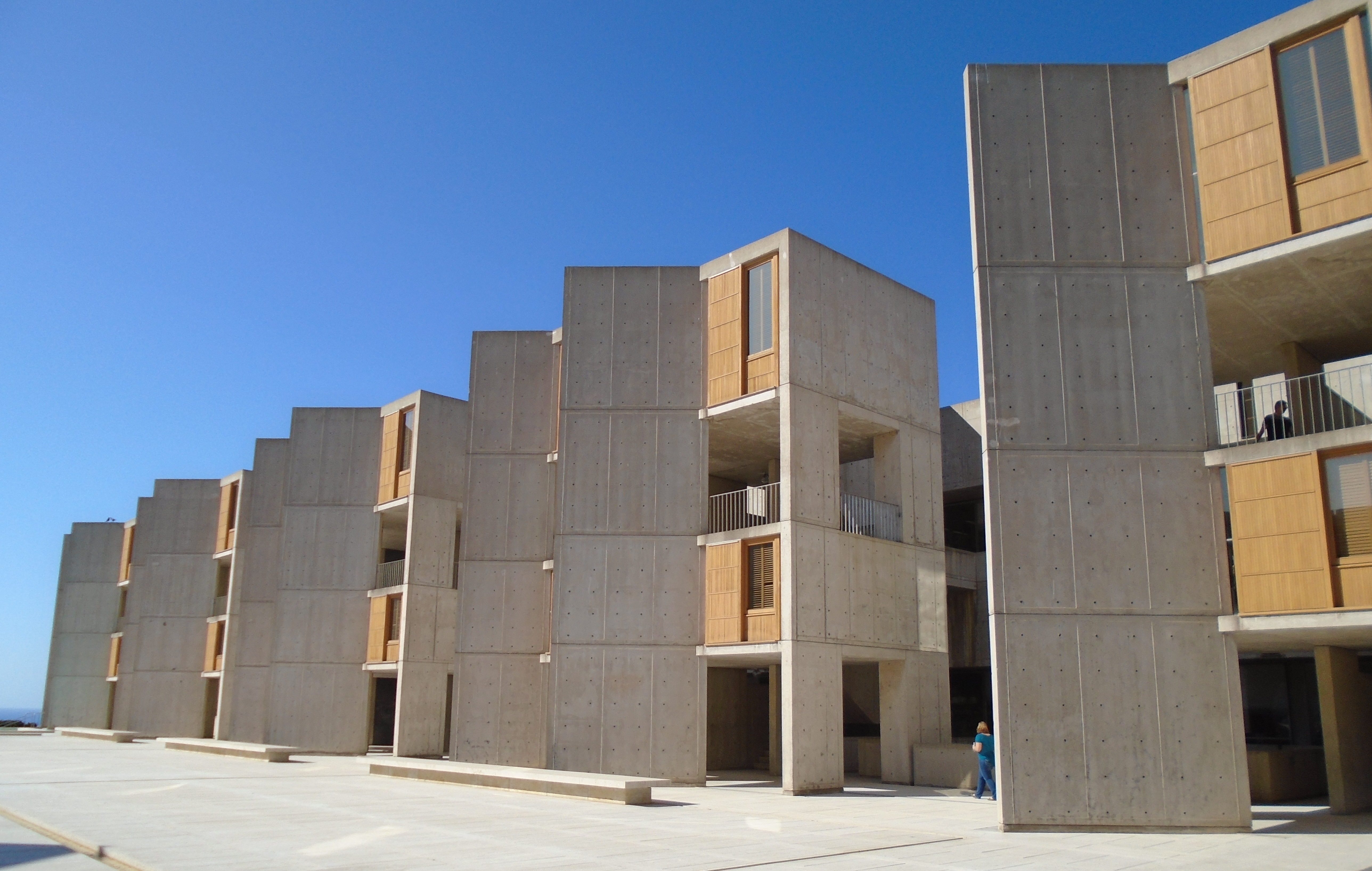 File:2019 Salk Institute north building stairs and skylight.jpg