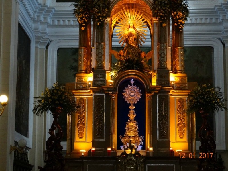 File:Altar in the cathedral of Leon (Nicaragua).jpg