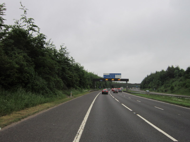 File:Approaching junction 5, M25 - geograph.org.uk - 3008585.jpg