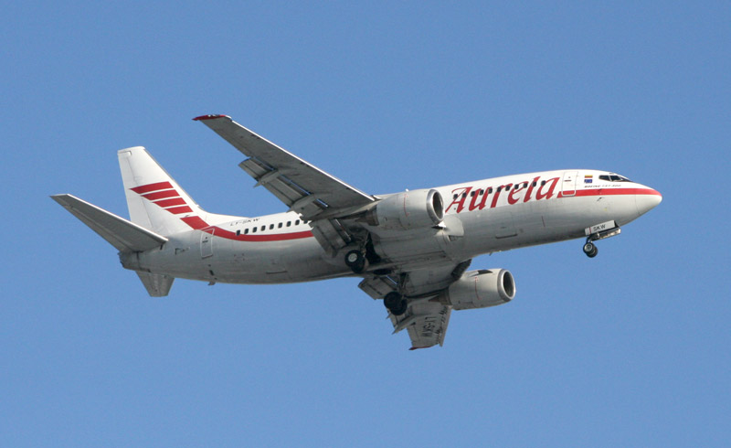 Aurela B737-300 landing to Vilnius Airpor (WNO).jpg